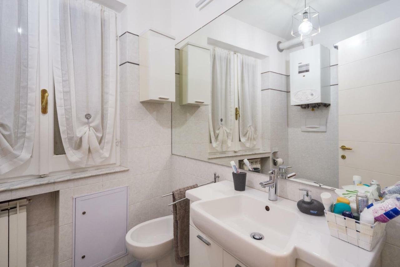Old Port Apartment 4 Beds Генуя Екстер'єр фото